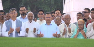 প্রতিষ্ঠাবার্ষিকীতে জিয়াউর রহমান ও খালেদা জিয়ার মাজারে প্রধানমন্ত্রী তারেক রহমানের শ্রদ্ধা নিবেদন