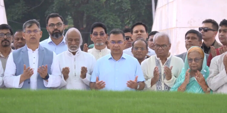 প্রতিষ্ঠাবার্ষিকীতে জিয়াউর রহমান ও খালেদা জিয়ার মাজারে প্রধানমন্ত্রী তারেক রহমানের শ্রদ্ধা নিবেদন